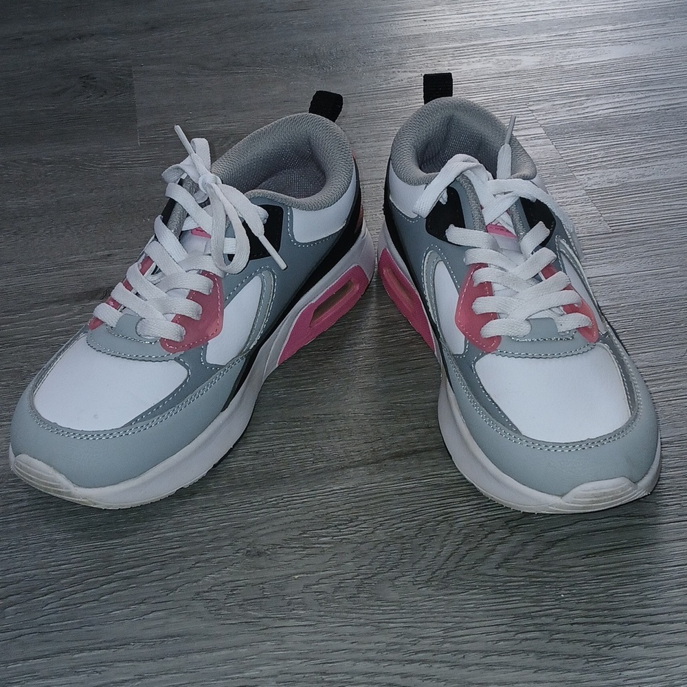 Avia White Gray Pink Athletic Sneakers Sz 8 EUC